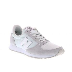 New Balance women’s 220
